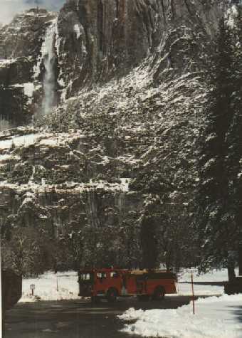 51waterfall.jpg (27235 bytes)